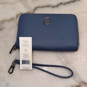 NWT Tory Burch Robinson Smartphone Wristlet in Comet